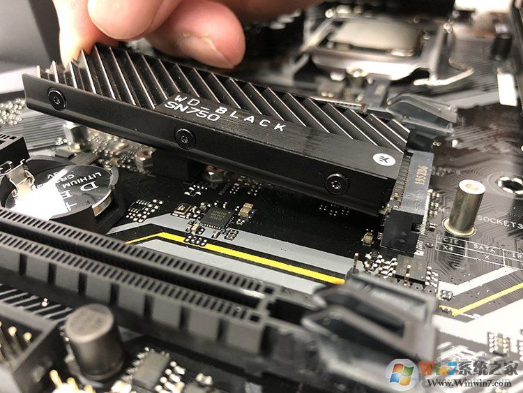 電腦怎么安裝固態(tài)硬盤(pán)？電腦安裝M.2和SATA SSD硬盤(pán)教程圖解