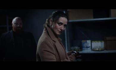 她看見(jiàn)紅色