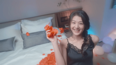 完蛋!我被美女包圍了!(內(nèi)附兌換碼)